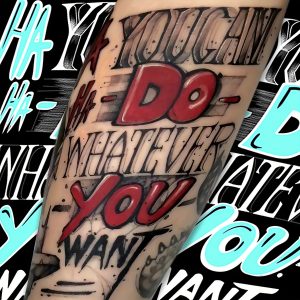 סט של 5 קעקועים זמניים בסגנון וינטג' אולד סקול, רב-תכליתיים, סקסיים, יוקרתיים, בעלי נושא אפל, עמידים במים, עמידים לאורך זמן ומציאותיים. ניתן ליישם אותם על הזרועות והירכיים, הם מחזיקים מעמד 1-5 ימים, מתאימים לגברים ולנשים כאחד, והם מדבקות קעקוע אופנתיות.